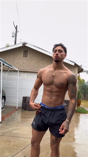 Alan Carter on Instagram: "@dfyne.official Code Alan #motivation #fitness #bodybuilding #gainz #mycalvins #physique #youngla #fit #lift #arms #alphalete #physique #inspiration #zyzz #lifestyle #muscle #physique #chestday #23 #muscle #shred #shredded #mirin #fitnessaddict #natty"