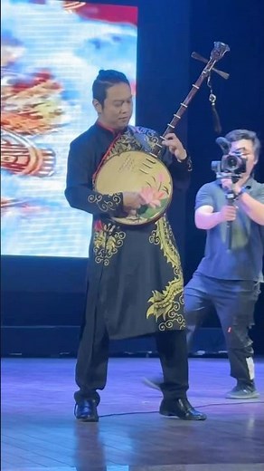 Traditional Vietnamese musical instruments! Đàn Nguyệt