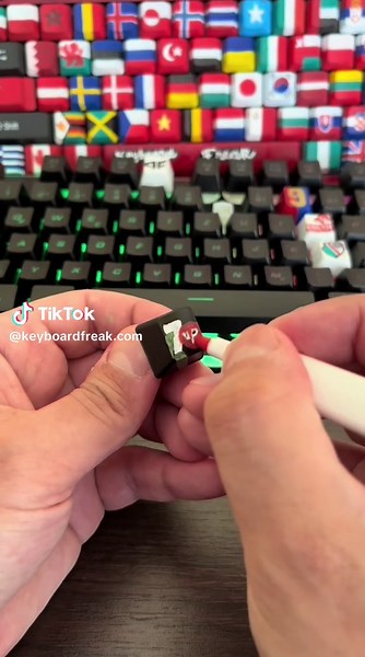 Rysowanie logo 7UP na klawiaturze