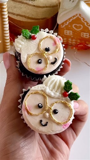 Nanvah Nina Michael on Instagram: "Mrs Claus mini shaped cupcakes 🎄🤶 because she needs a little love too Omg it was so hard piping those tiny circles with buttercream but we got there in the end, kinda 😅 #mrsclaus #shapedcupcakes #christmastreats #holidaybaking #minicupcakes"
