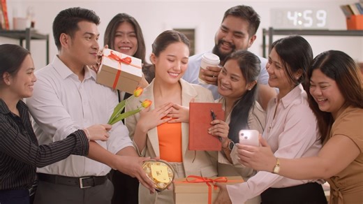 5.3K views · 64 reactions | Achieve na ang gandang mamahalin kahit whole day man sa office! Check out the Silka Facial Care Kit para sa gandang hindi kailangan maging mamahalin  Shopee: https://tinyurl.com/e8rm5mtn Lazada: https://tinyurl.com/84v7jt93 Tiktok: https://tinyurl.com/3wzuxvvz #MukhaNaMamahalin #SilkaFaceCare #Silka2025 ASC Reference No.: C0020P112024S | Silka | Facebook