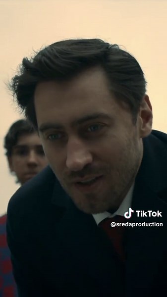 Там, где они учились, он преподавал 🫧 Смотрите первые две серии криминальной драмы «Цыгане. Улица Шекспира» в онлайн-кинотеатре Okko