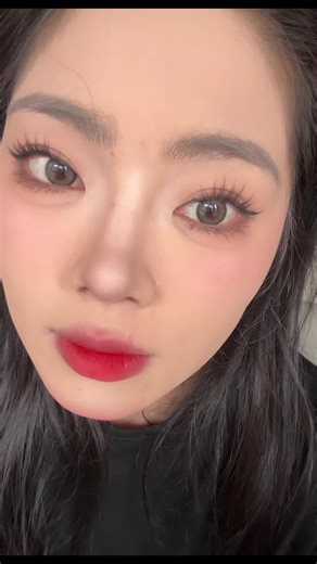 Makeup Tutorial: Peeling Off a Facial Mask