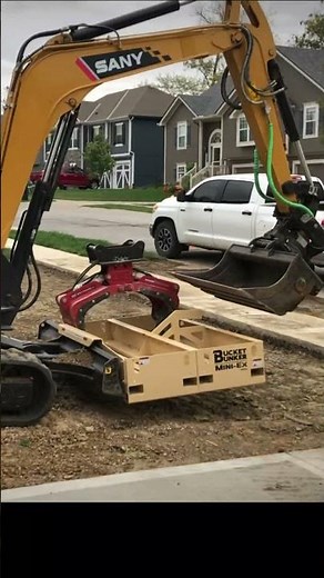 Mini-Excavator & Skid-Steer Attachment Racks by Bucket Bunker #skidsteer #skidsteers