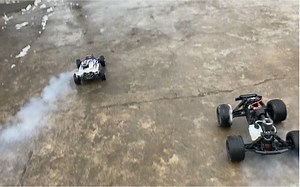 hpi4.6 新款甲醇大脚 油动禾宝vs 雪地狂奔！