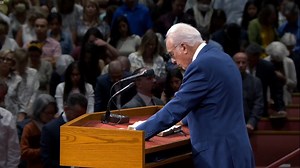 Pastor John MacArthur reads Psalm 118 at Grace Community Church ends in prayer. Resources: The MacArthur Study Bible https://amzn.to/3mDI3Hn Jesus Unleashed https://amzn.to/370o66K Only Jesus: What It Really Means to Be Saved https://amzn.to/3a31KU3 One Faithful Life https://amzn.to/2RhaD5N One Perfect Life: The Complete Story of the Lord Jesus https://amzn.to/3BFTZPV The Truth About Forgiveness https://amzn.to/3g3LAh0 The Hidden Truth About Your Identity in Christ https://amzn.to/326ZGWQ The Ma