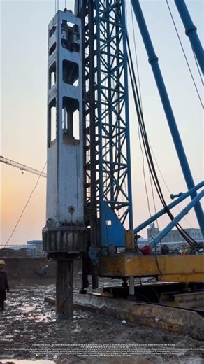 So Powerful! Hydraulic Hammer Driving Piles