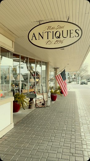 Step into Main Street Antiques in historic downtown Turlock! For over 20 years, this shop has been a go-to spot for collectors and vintage lovers, featuring 25 dealers with everything from 1800s antiques to mid-century gems. With a constantly changing inventory, there’s always something new to discover! 🎶Love vinyl? Check out their record collection. 🪙Looking for rare coins? Coin dealer Lee of LDH Coins is available five days a week. @mainstreetantiquesturlock is located at 208 E Main Street i