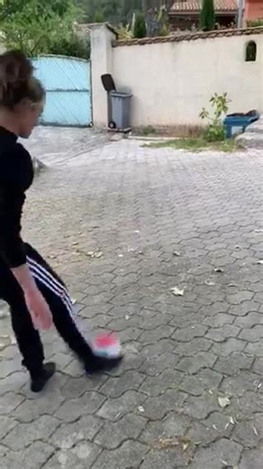 Marion Torrent joueuse de l'équipe de France pour le #GoalChallenge