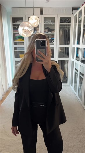 Stylish Alo Yoga Pants for Fashion Inspiration