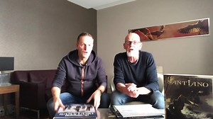 Für alle Santiano Feinschmecker haben wir zum 10-jährigen Bandjubiläum etwas ganz Besonderes 🎉: Nun gibt es alle 5 Studio-Alben (2er LPs), sowie das MTV Unplugged Album (3er LP) endlich wieder auf Vinyl – in der großen 🏴‍☠️ limitierten „10 Jahre Santiano– Die Vinyl Collection“ Box. ⚓️ Wir haben die Vinyl Collection Box in diesem Video für Euch ausgepackt 📺! Die Box könnt ihr hier im Fanshop vorbestellen: https://umgt.de/santiano-vinyl-box Alle LPs erstmalig als coloured Vinyl! In der Box ist 