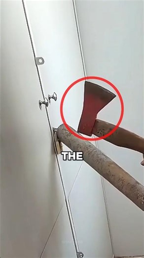 How Axe And Stick Is Genius To Remove Padlock