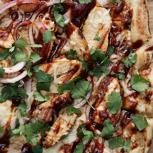 2.2M views · 15K shares | Grilled BBQ Chicken Pizza Sponsored by Bank...
