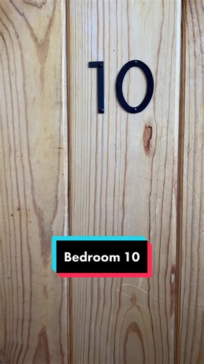 Welcome to bedroom #10. Our wedding couples generally love it because of the: 🏔️ Mountain view 🫣 Getting to see guests arrive 🛏️ King size bed #washingtonwedding #washingtonweddingvenue #mountainwedding #pnwwedding