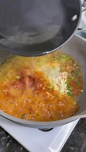 258K views · 2.5K reactions | Save my easy Chili Garlic Oil recipe! I make a lot become I use it on everything. About 4-5 garlic cloves minced, 1oz of sliced green onions, 1 tbsp chili flakes and 1 tbsp gochugaru. Heat up 1/2 - 3/4 cup of vegetable oil to high heat and pour over everything. Mix and let cool before jarring. Keep in refrigerator until ready to eat. I like to add to my dumplings, grilled meat, noodles and soups. #chiligarlicoil #chiligarlic | My Healthy Dish | Facebook