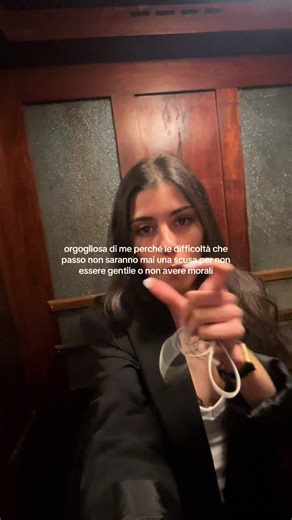 Sembra scontato, ma non al giorno d'oggi: ⤵️ Tutti parlano degli standard nei confronti per i partner e per la vita esterna, ma poche persone parlano degli standard in sé stessi, che sono quelli più importanti. Non attrai ciò che vuoi, ma ciò che sei e ciò che in fondo credi di valere: Quindi puoi aspettarti di tutto nella vita, ma finché non lo rappresenti prima tu come persona, non lo avrai mai. Sii il tuo standard, anche perché alla fine non c'è soddisfazione migliore. #crescitapersonale #don