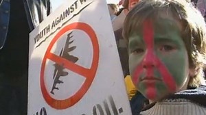 Dublin 100,000 Protest Against Invasion Of Iraq