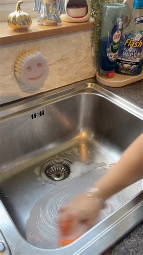 15K views · 120 reactions | October spooky season cleaning is here   識✨ #asmr #asmrcommunity #clean #cleaning #cleantok #cleaningmotivation #satisfying #satisfyingvideos #october #viral #fyp #foryoupage #explore #discover | Home and Tidy | Facebook