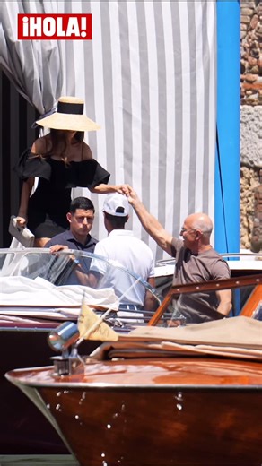 Amazon’s founder Jeff Bezos and his wife Lauren Sanchez Bezos arrive at the Harry’s Bar restaurant a day after their wedding in Venice. | HOLA USA