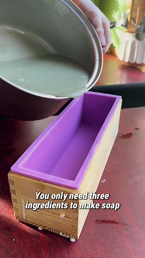 I love simple ingredients💛 #soapmaking #howtomakesoap #handmadesoap #naturalsoapmaking #barsoap | My healthy soap