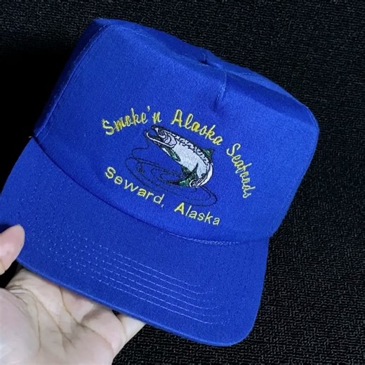You wanna jump me in the pack on Instagram: "Ratpack Retro Vibes Alert! VINTAGE SNAP HAT - ALASKA FISH *by YOUNGAN COLOR: BLUE CONDITION: 9,9/10 SIZE: One Size Fits All Rocking the best vibes at a killer price! 💥 PRICE: 185,000 | 18$ USD (Nett price, excludes shipping) Whatsapp: Tokopedia: Available by request via WhatsApp (NO COD + 10k Admin Fee) First Pay, First Get – Snag it before it’s gone! #ratpackstock #vintagestyle #vintage"