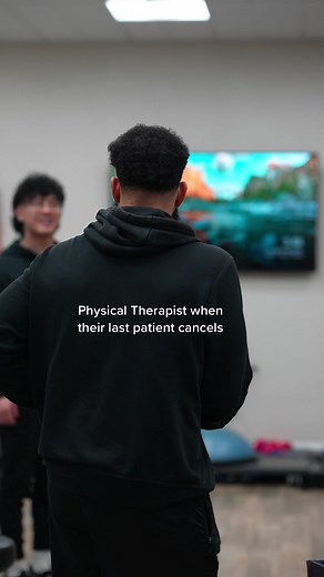 How physical therapist be when their last patient of the day cancels #physicaltherapist #physicaltherapy #physio #physiotherapy