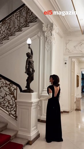 e15 Magazín on Instagram: "#backstage z focení s @kristyna_ryska_official alias Jackie Kennedy Celou #fashionstory najdete v aktuálním vydání 🗞️ #text Milan Šefl #foto Vratko Barcík @vratkobarcik_photoofficial #styling Jiří Hofbauer @jirka_hofbauer #make-up Dagmar Kršková @dasa.kr #produkce Eliška Šťastná @eli_stastna_ #supervize Klára Sejkorová @si__no__ #videosocial Andrea Wagnerová @andrea_wagnerova ~ pod supervizí Kristýny Juřicové @kristyjuric #cutvidea @kristyjuric ——— #e15 #e15mag