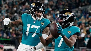 Trevor Lawrence dials up a dime to Zay Jones for 39-yard TD