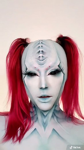 Natasha Jane Wood on Instagram: "ALIEN BAE 🖖🏻 Half with pigtails is definitely a look 👀 PRODUCTS: Prosthetics from @obsidian.fx @mehronmakeup clown white & paradise paints @makeuprevolution Forever Flawless Ice palette @eldorafalseeyelashes B802 lashes - - - #aliensfx #alienmakeup #sfxmakeup #makeup #creativemakeup #crazymakeups #tiktokuk #mehronmakeup #makeuprevolution"