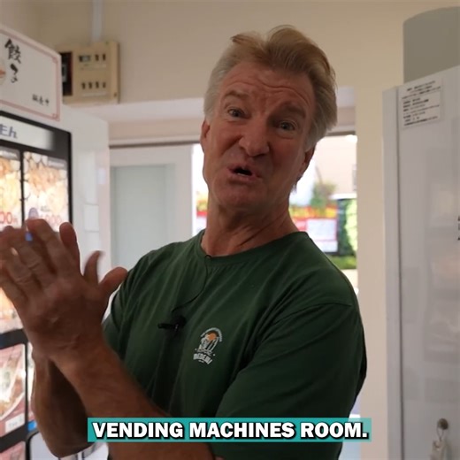 Vending Machines FOOD ROOM~! 👍🤩👍 | Ericsurf6