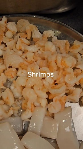 I could not find a good tomyam in Chennai.. Not even close! The best one was only 20/100 So i decided to make a good, power packed, hearty Tomyam soup for everyone.. so they know what a good tomyam soup looks and taste like. And boy.. they just loved it!! If you are doing it.. try adjusting the ingredients to your liking. This is an excellent flavour Bomb!! | Chef Rajesh Khanna