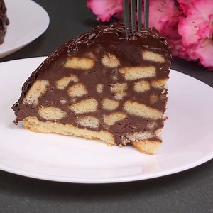 536K views · 3.1K reactions |  拏  Prăjitură Salam de biscuiți  襤 Rapid, economic și perfect pentru sezonul cald | La Cafea | Facebook