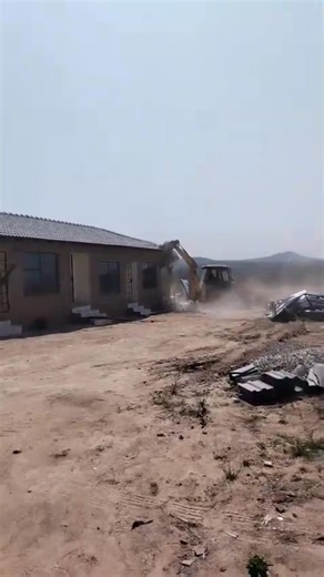 The Greater Tzaneen Municipality, Limpopo, has begun demolishing houses illegally built on private land commonly referred to as “Muhlava Location." According to the municipality, the land has been earmarked for township development as part of long-term planning. Over 80 houses are set to be demolished. On Monday, a devastated homeowner was left in tears as a completed 10-room house, along with its boundary wall, was demolished by two TLBs. | News Update