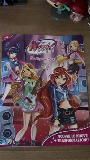 Winx Club Magazine 256 Review – The Magic Is Back!