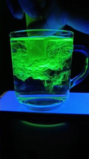 Highlighter Fluorescence In Blue Light #shorts