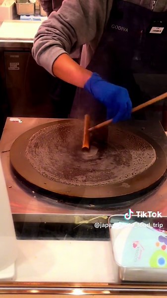 京都で楽しむゴディバオリジナルクレープ