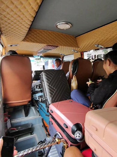 Tiivis tunnelma, ei kun matkaan. Fast line Bangkok to Pattaya 😂 | Jyrki Ikonen
