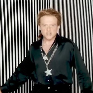 The ultimate song to get you started for the day 🙌 Let's appreciate the first single from 'Stars', the funky, piano-led 'Something Got Me Started'. | Simply Red