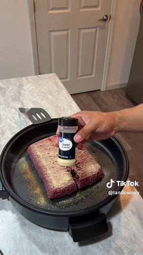 I know you’re probably tired of seeing this skillet, but it’s honestly all I use. Super easy to clean, cooks a lot of protein at once, and all you have to do is plug it in. #roadto10k #fypシ゚viral #cookinghack #mealprepideas