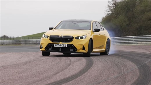 Chris Harris on Cars： New M5 on track and drifted to the max.