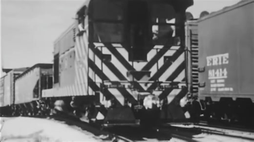 《货运列车》（1954 年拍摄）视频搬运～轨道交通火车迷Steamlocomotive火车头railfan机辆模式列车柴电机车内燃机车dieselloco～