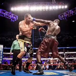 #WilderMolina in :14 seconds from the lens of Stephanie Trapp. #Boxing #Heavyweights #Wilder #Molina | All the Smoke Boxing