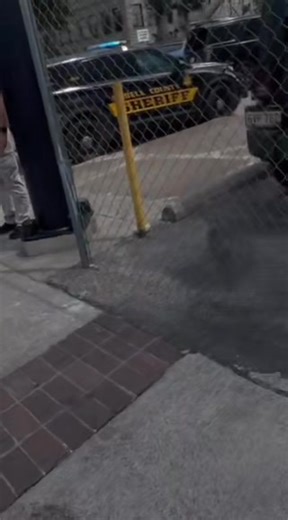 In recent days, an alarming incident unfolded on the sidewalk between the Cabell County Courthouse and Harmony House in downtown Huntington, West Virginia. A homeless individual was being arrested. Witnesses say this person was not resisting but was still being forcefully handled by police. A local resident, concerned for the person’s safety, began recording the arrest. Instead of focusing on the situation at hand, the Chief Deputy of the Cabell County Sheriff’s Office turned his attention towar