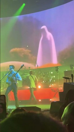 Kings of Leon “closer” live from Washington D.C.!