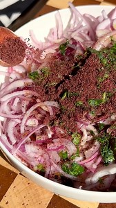 6.9M views · 30K reactions | Marinated Onion Salad #turkishfood #sumaconions #onionsalad #easyrecipes #mediterraneanflavors #sidedish #veganrecipes #healthyfood | Essen Paradies | Facebook