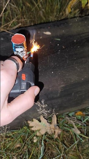 Skull single shot von SR Pyro (F2) #fireworks #pyroisnocrime #fireworkslovers #pyro #foryou