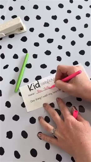 ✨ Why Kid Conferences are still a non-negotiable for me ✨ Every time I sit down 1:1 with a student, I’m reminded why this works. I know them better. They feel seen. And our classroom culture gets stronger—fast. I don’t pause instruction to make this happen. Conferences fit naturally before/after the bell, during recess, or quick brain breaks. No pressure, no overwhelm—just intentional check-ins spread out over a couple of weeks. I love doing these early in the school year and then circling back 