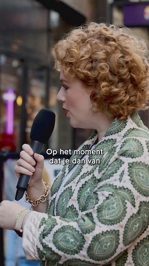 Van de winkel naar het Blijf-van-mijn-lijf-huis. Hoe overtuig je een recruiter als je geen passende werkervaring hebt. Belangrijke loopbaanlessen voor wie z’n hart wil volgen 🤩 Bekijk het hele gesprek op YouTube via de link in bio. #loopbaan #carrière #werkgeluk #nieuwekans #50plus | 50 Company