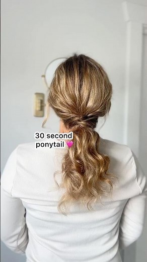 30 Second Ponytail - Easy Hairstyle Anyone Can Do #simplehairstyle #easyhairstyles #ponytail