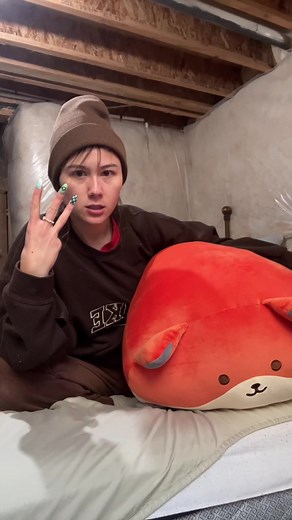 Btw the ex era is officially over bc I’m on a plane to Hawai’i 😁